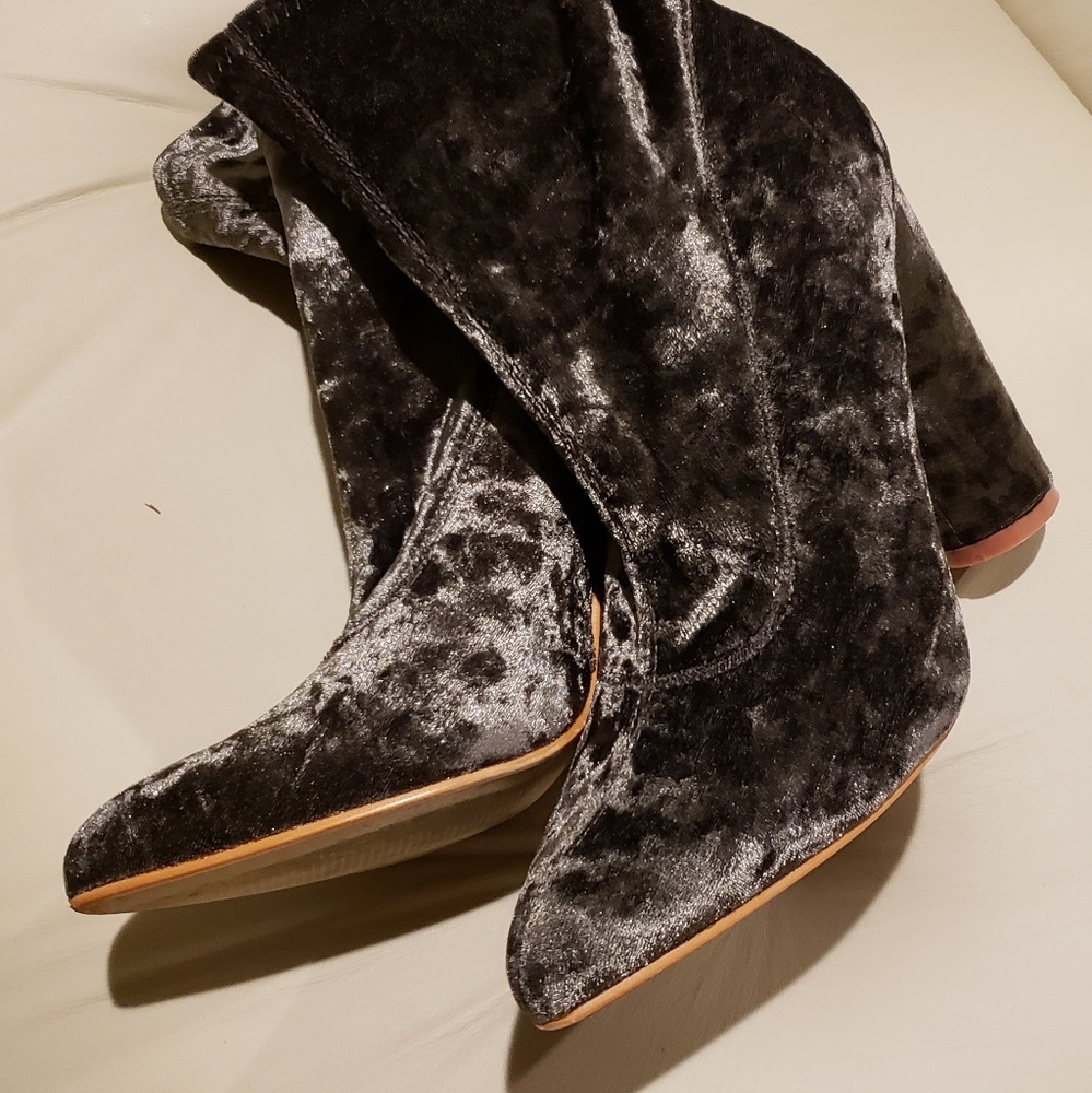 Green crushed velvet boots